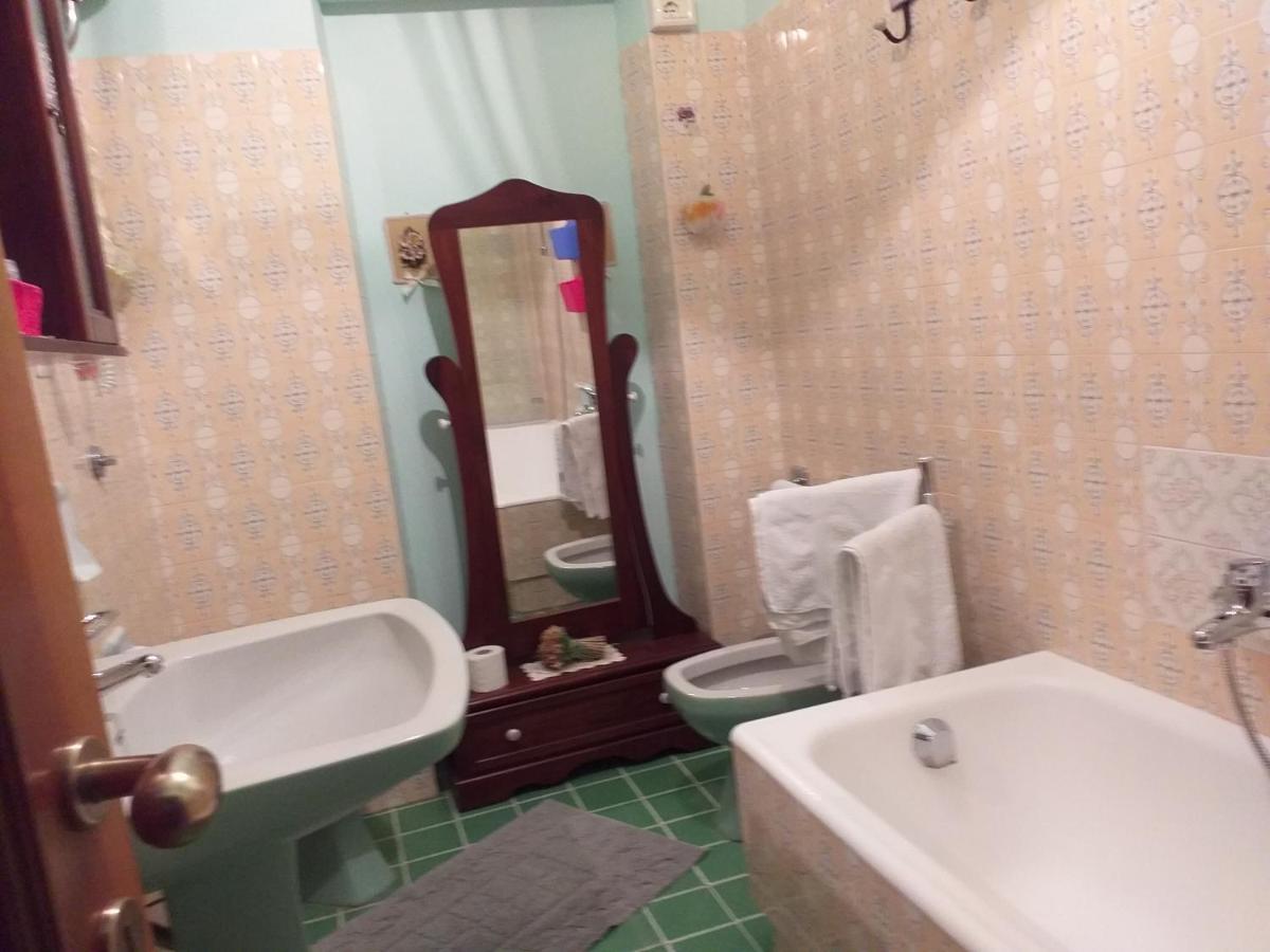Bed & Breakfast La Rosa Rossa カーリ エクステリア 写真