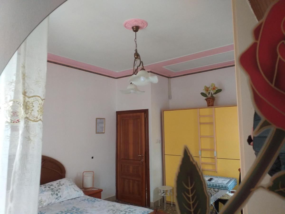 Bed & Breakfast La Rosa Rossa カーリ エクステリア 写真