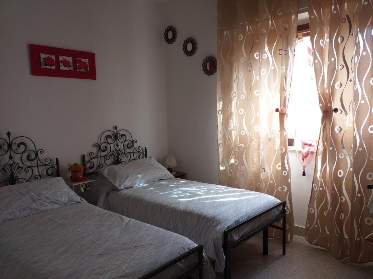 Bed & Breakfast La Rosa Rossa カーリ エクステリア 写真