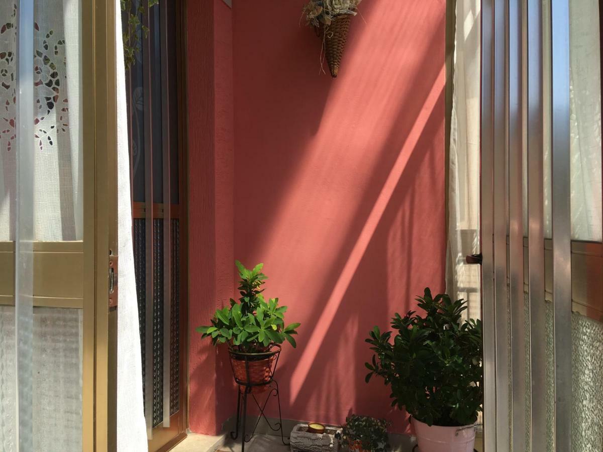 Bed & Breakfast La Rosa Rossa カーリ エクステリア 写真