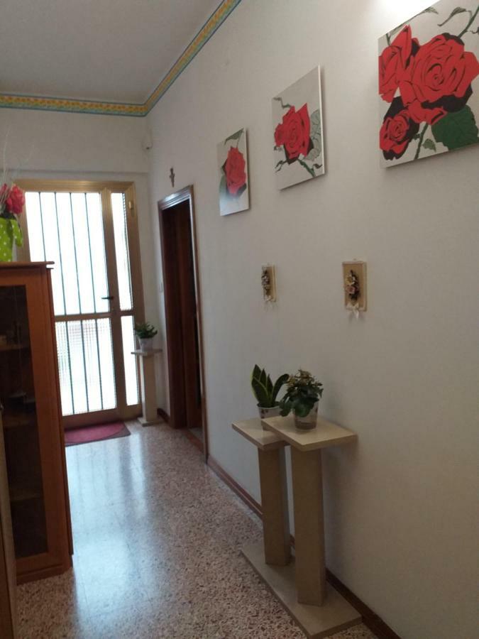 Bed & Breakfast La Rosa Rossa カーリ エクステリア 写真
